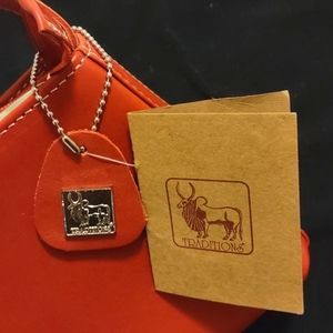 Traditions New Leather Hand Bag, fully lined, pockets, short strap, Elegant